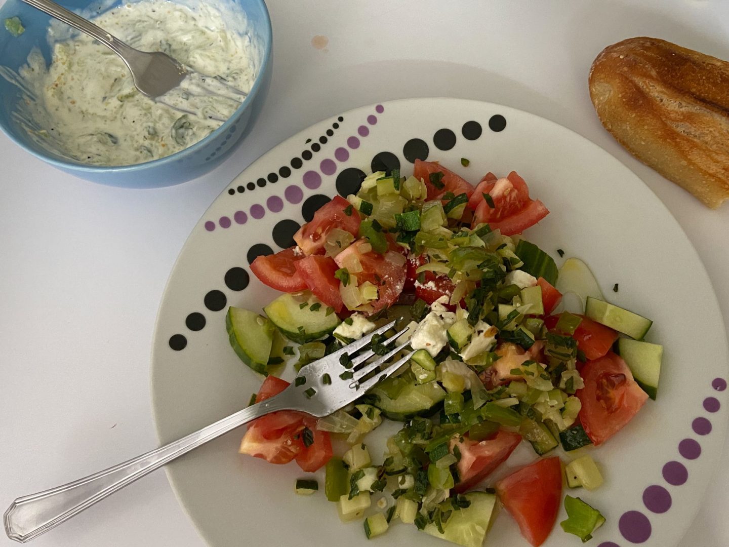 Recept: Griekse salade met tzatziki