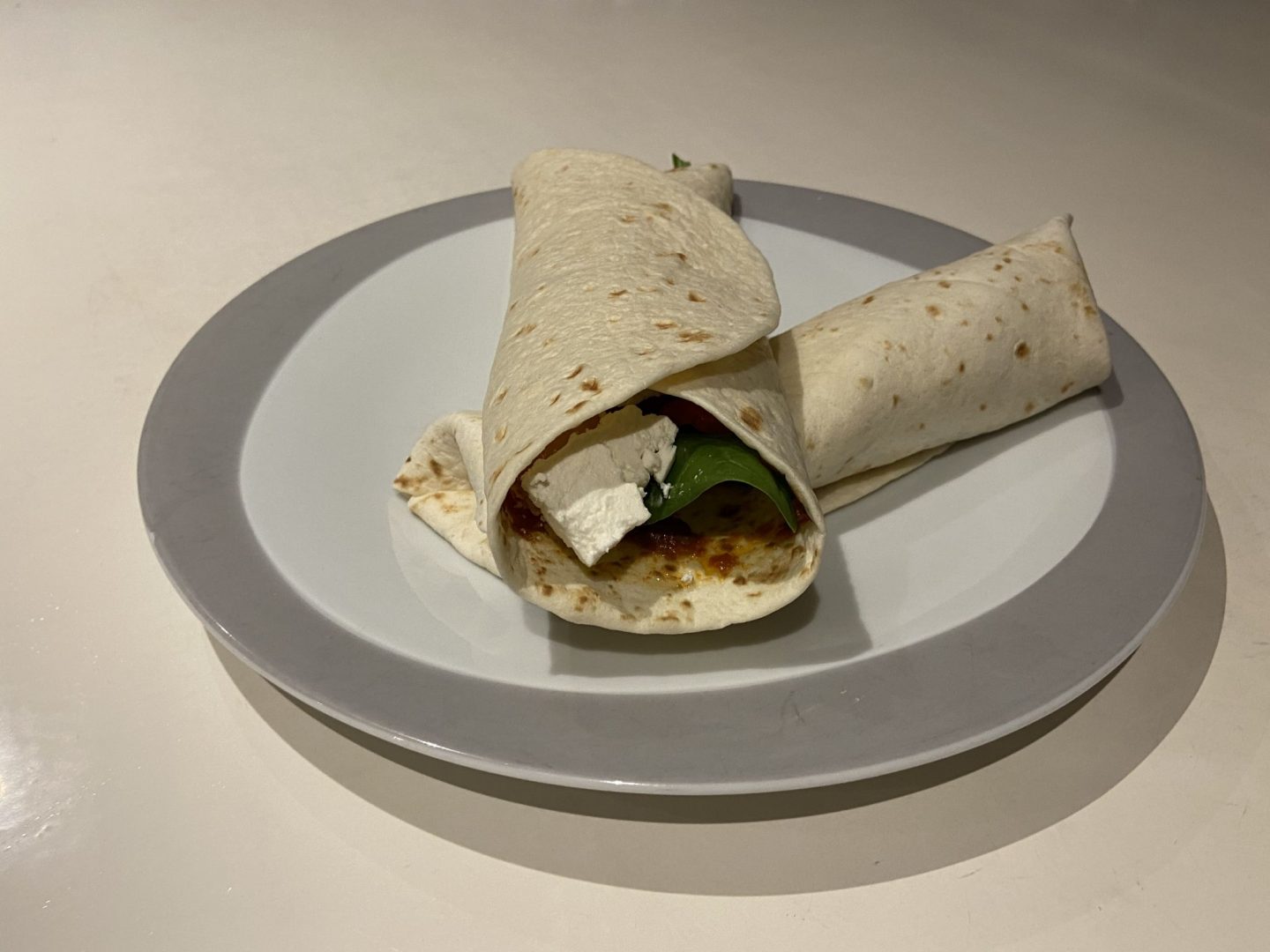 Recipe Greek lunchwraps met tomatotapenade, fetta and spinach