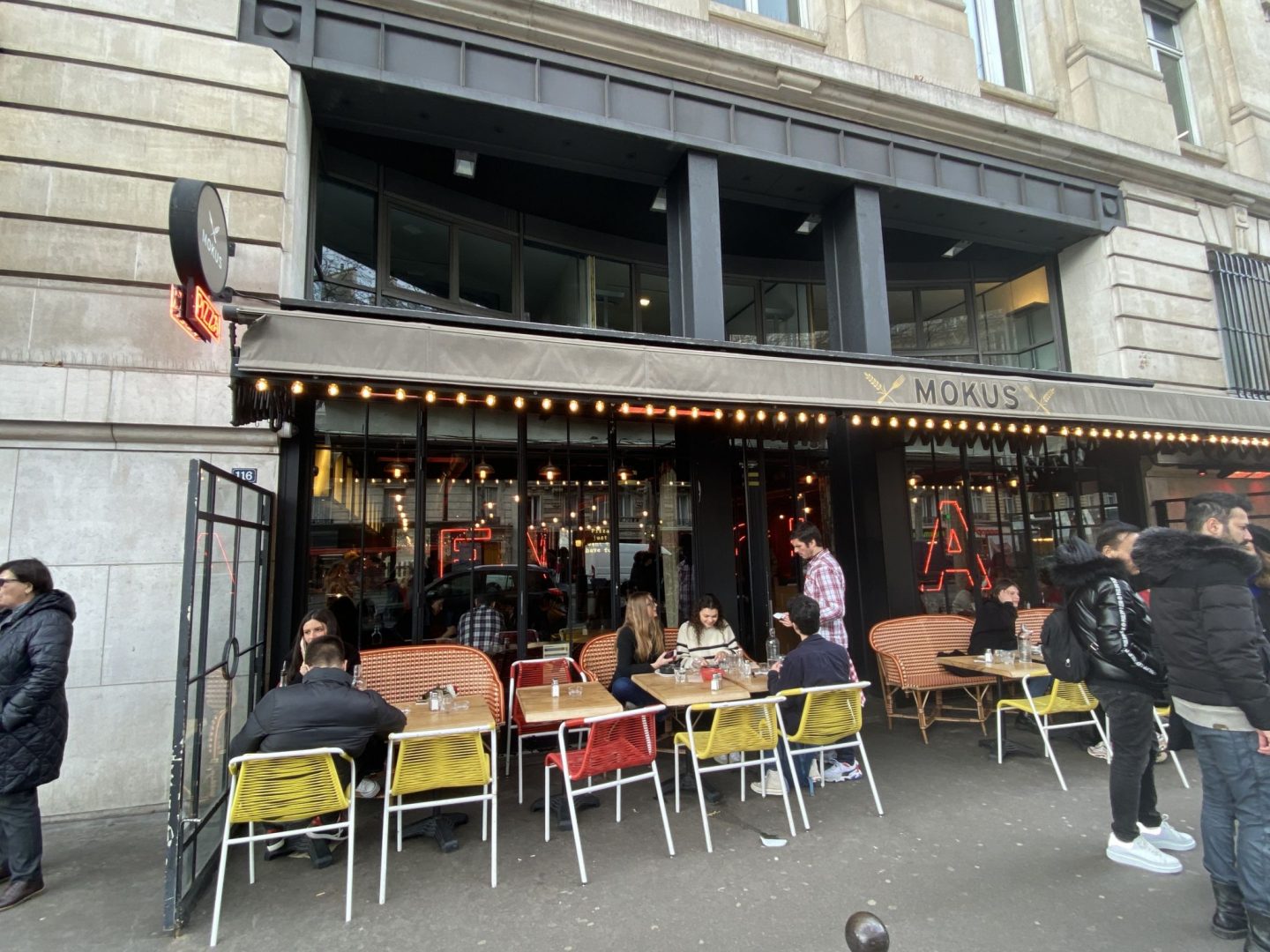 Hotspot in Paris: pizza close to the Eiffel tower